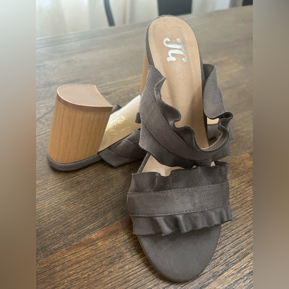 JG Stylish Gray Ruffle Women’s Heels